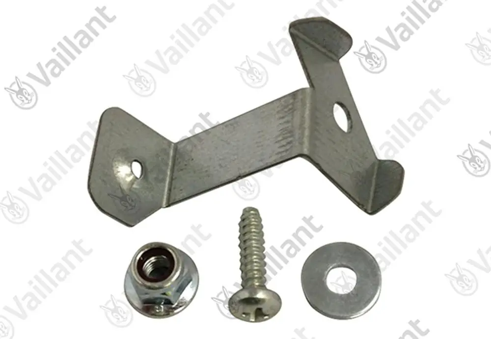 Metalldhalter von Vaillant für ein Frischluftrohr, bestehend aus einem gebogenen Halter, einer Schraube, einer Unterlegscheibe und einer Mutter.